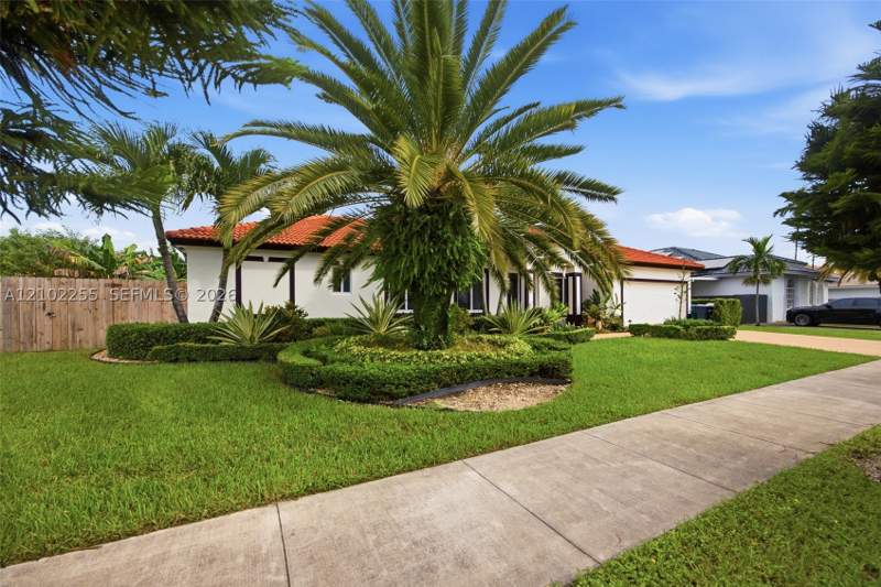 4 bedroom SingleFamilyResidence at 16483 SW 282nd St, Eve Estates, Homestead — photo 3