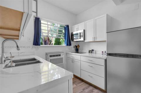 1009 Meridian Ave 15, Miami Beach FL - photo 12 of 16