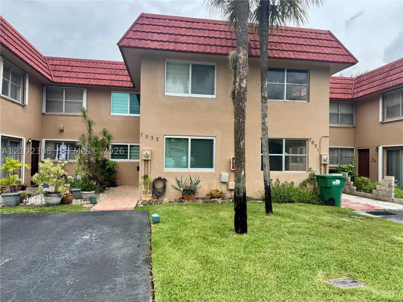 4 bedroom Townhouse at 7033 NW 169th St 7033, Ludlum Lake Townhouses SE, Hialeah — photo 1