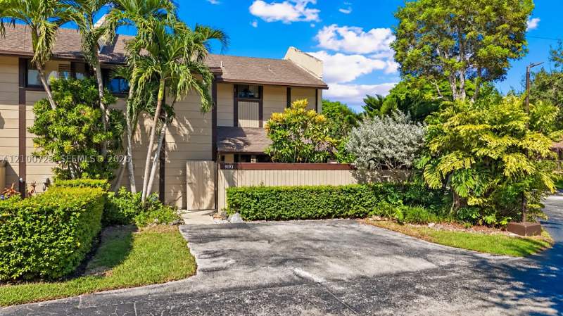3 bedroom Townhouse at 9193 SW 128th Ln, Briar Bay Townhouse Estat, Miami — photo 2