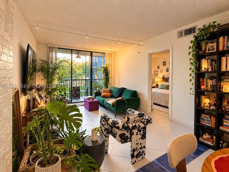 2 bedroom Condominium at 3101 N Country Club Dr 307, Bravura II Condo, Aventura — photo 2