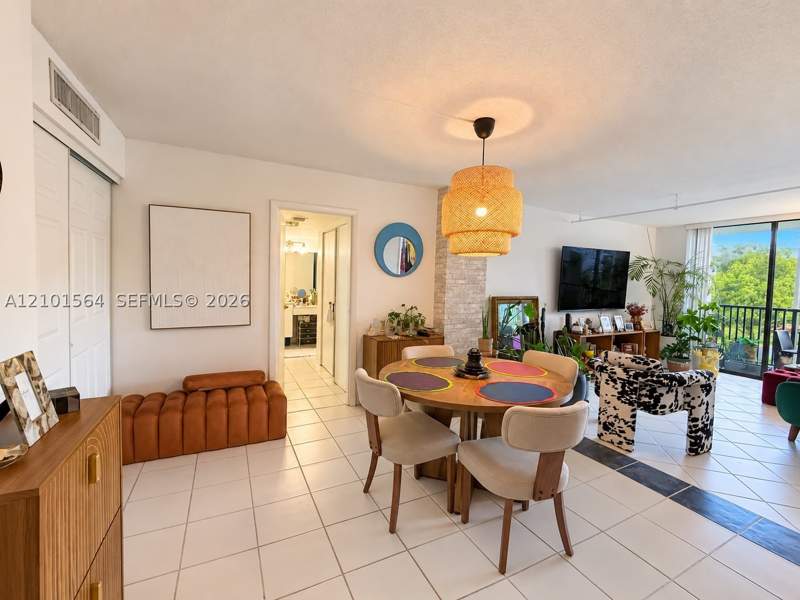 2 bedroom Condominium at 3101 N Country Club Dr 307, Bravura II Condo, Aventura — photo 4