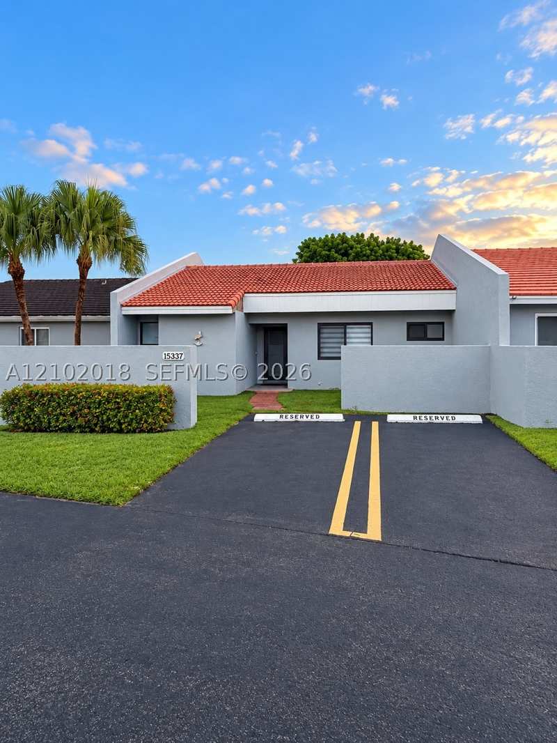 2 bedroom Townhouse at 15337 SW 80th Ln, Cusal Sub, Miami — photo 1