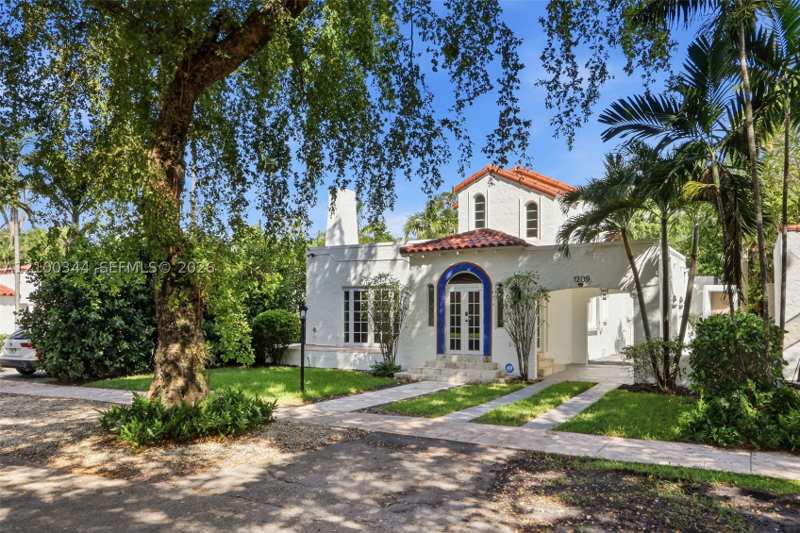 3 bedroom SingleFamilyResidence at 1209 La Mancha Ave, Coral Gables Granada Sec, Coral Gables — photo 1