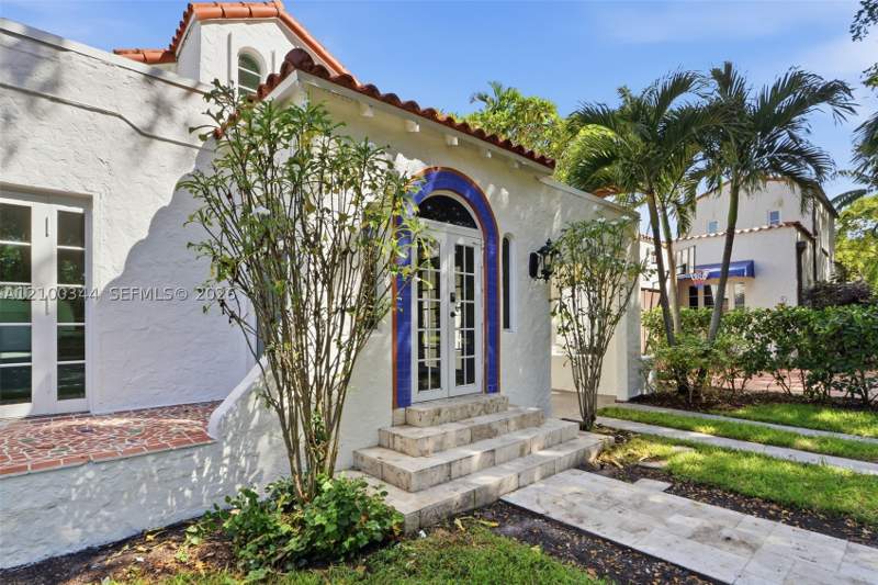 3 bedroom SingleFamilyResidence at 1209 La Mancha Ave, Coral Gables Granada Sec, Coral Gables — photo 3