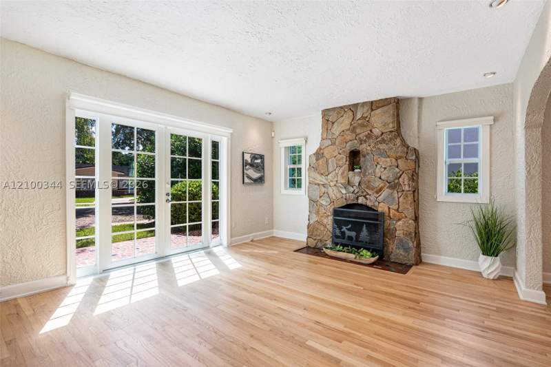 3 bedroom SingleFamilyResidence at 1209 La Mancha Ave, Coral Gables Granada Sec, Coral Gables — photo 4