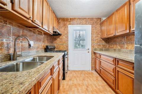 65 NE 202nd Ter Q27, Miami Gardens FL - photo 9 of 19