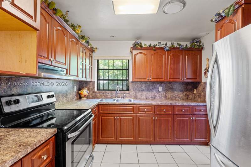 3 bedroom SingleFamilyResidence at 17500 NW 11 Ave, Scott Lake Manor Sec 6, Miami Gardens — photo 4
