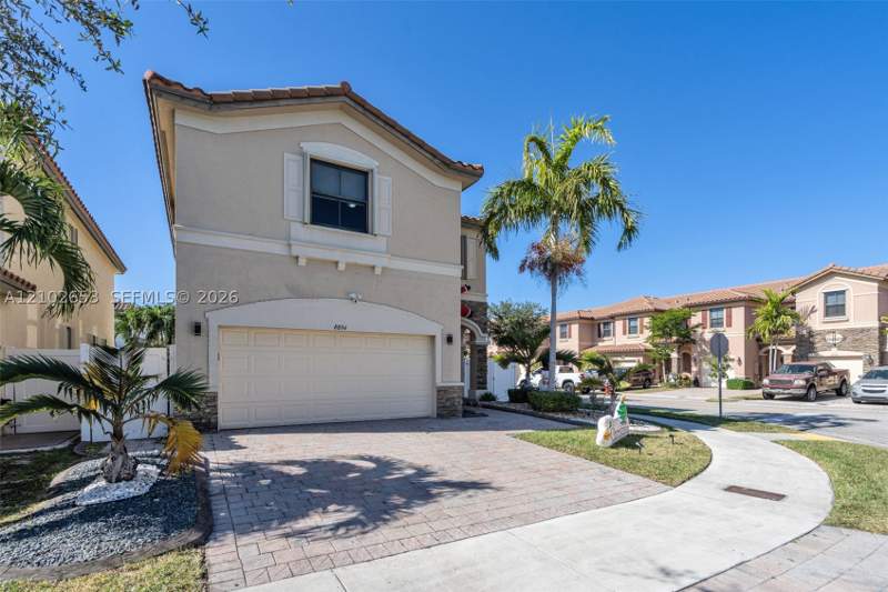 4 bedroom SingleFamilyResidence at 8894 W 34th Ave, Bellagio, Hialeah — photo 2