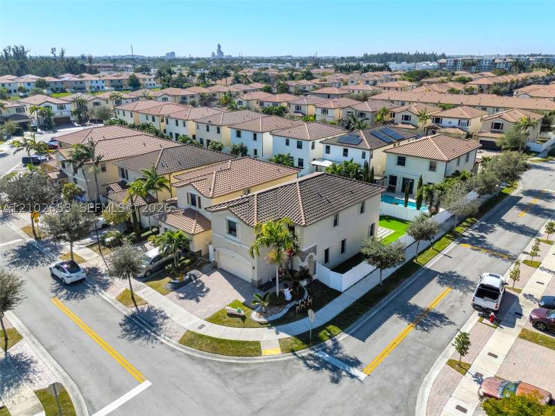 4 bedroom SingleFamilyResidence at 8894 W 34th Ave, Bellagio, Hialeah — photo 3