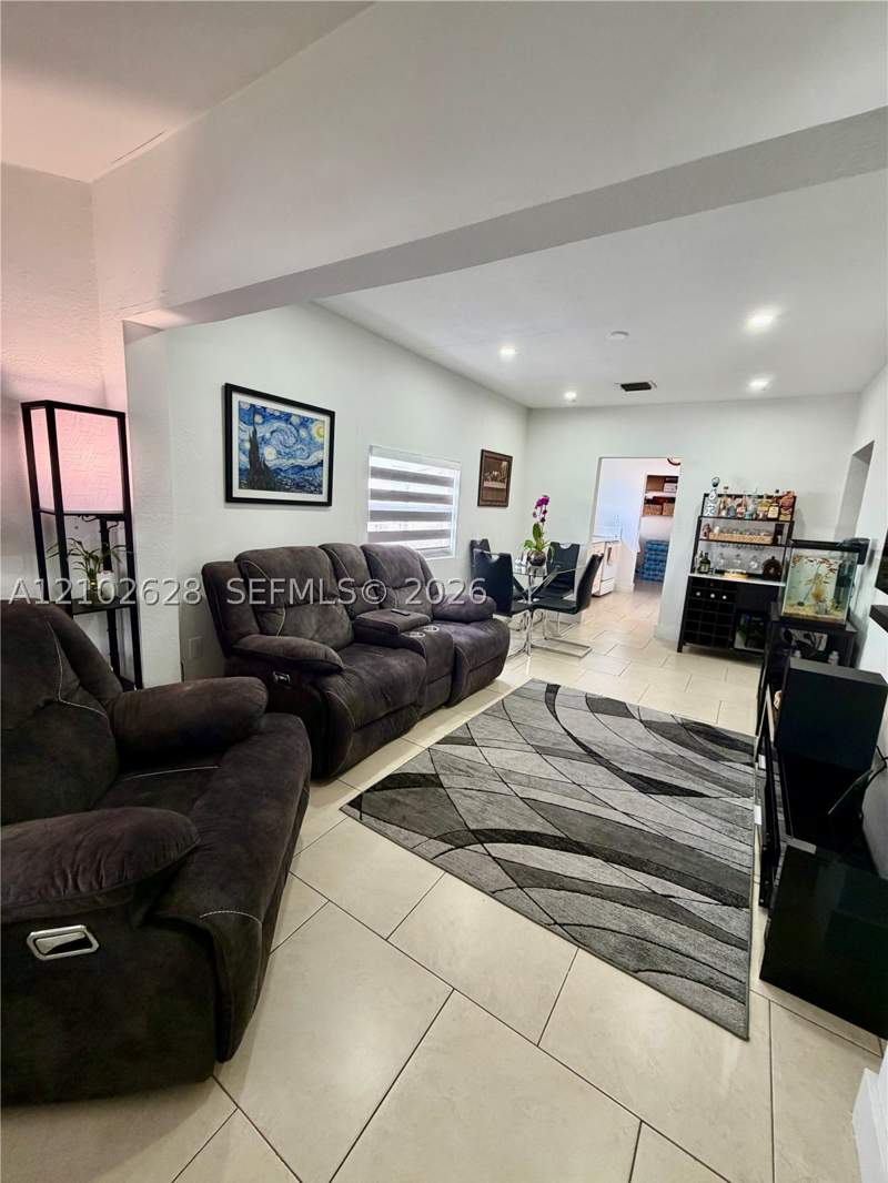 2 bedroom SingleFamilyResidence at 521 NW 44th Ave, Waterman Park, Miami — photo 4