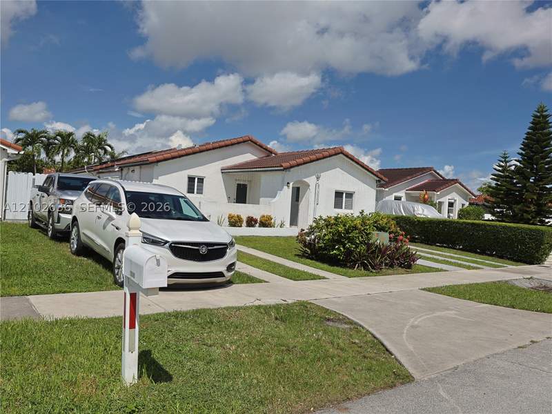 5 bedroom SingleFamilyResidence at 13555 SW 38th Ln, Kenmore Villas, Miami — photo 3