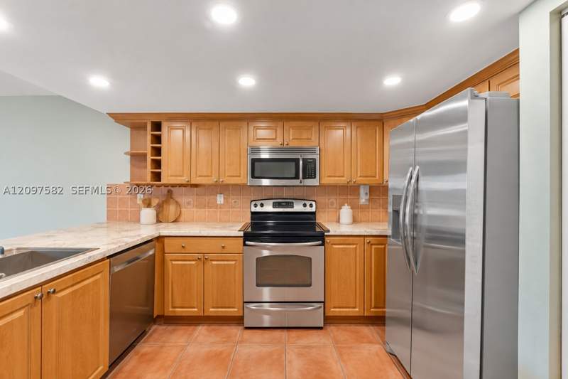 3 bedroom Condominium at 9187 Fontainebleau Blvd 407, The Oakview Condo No 5, Miami — photo 5