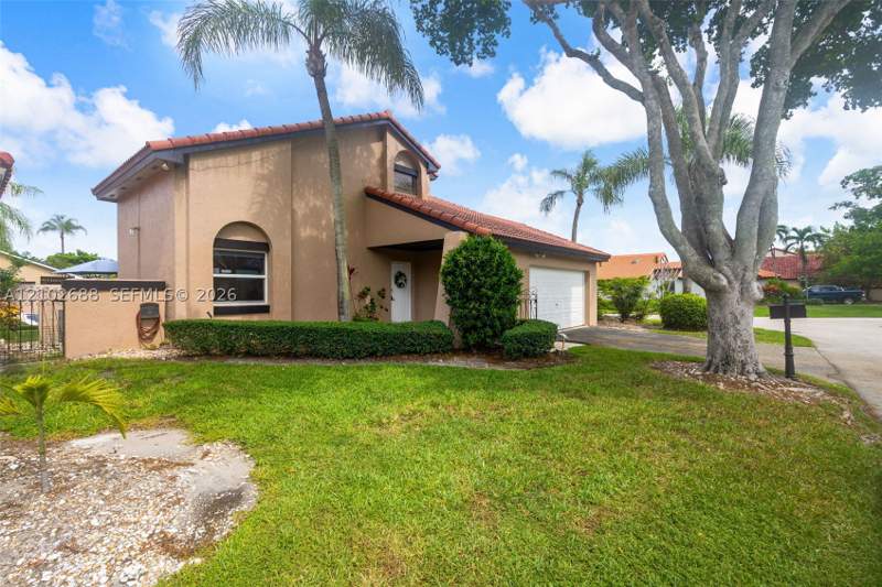 4 bedroom SingleFamilyResidence at 17338 NW 61st Pl, The Moors Sec 1, Hialeah — photo 4