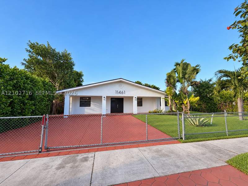 5 bedroom SingleFamilyResidence at 11461 SW 193rd St, South Miami Heights 1st A, Miami — photo 2