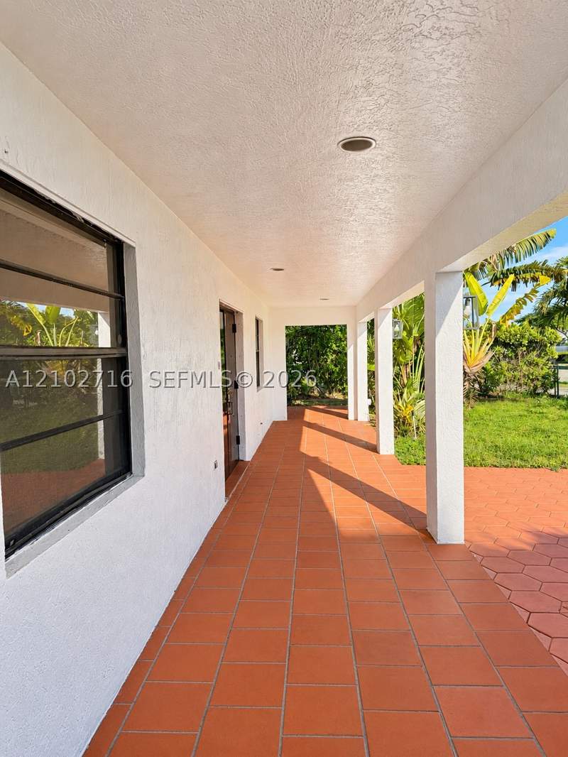 5 bedroom SingleFamilyResidence at 11461 SW 193rd St, South Miami Heights 1st A, Miami — photo 5