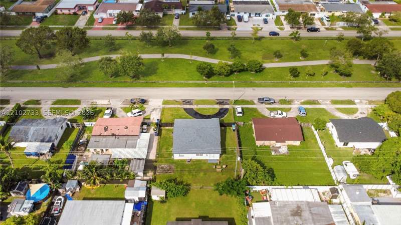 4 bedroom SingleFamilyResidence at 19411 SW 117th Ave, South Miami Heights 1st A, Miami — photo 4