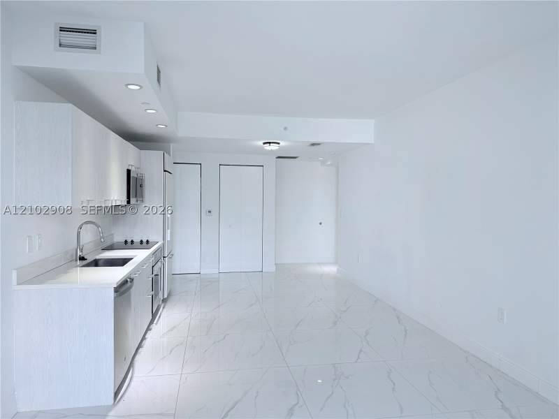 1 bedroom Condominium at 45 SW 9th St 1209, Brickell Heights East Con, Miami — photo 3