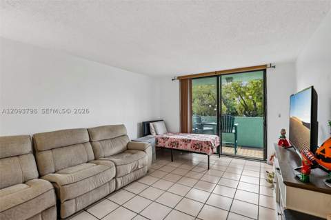 1825 W 44th Pl 208, Hialeah FL - photo 11 of 27