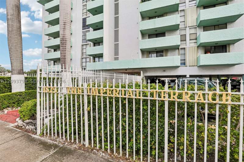 1 bedroom Condominium at 1825 W 44th Pl 208, Imperial Terraces Condo, Hialeah — photo 3