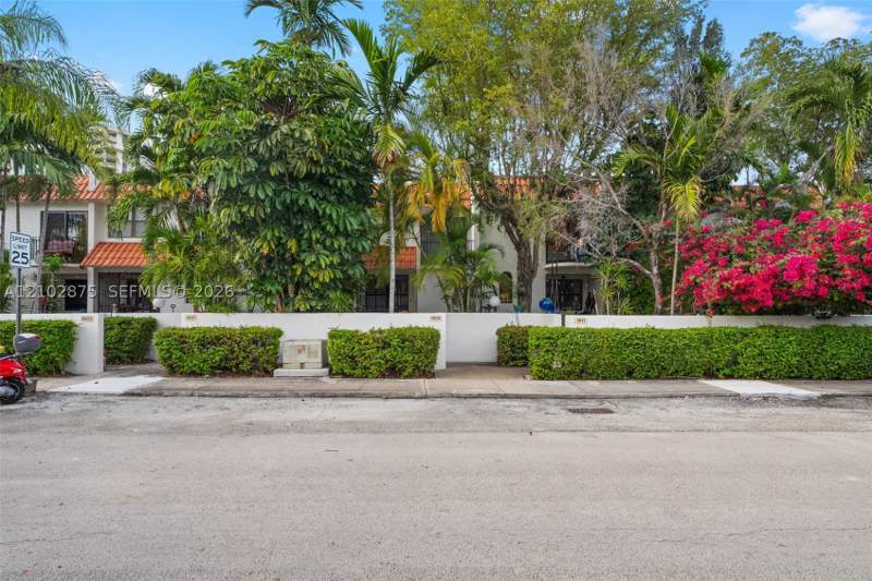 3 bedroom Townhouse at 1609 NE 105th st 3-6, Harbour Club Villas Condo, Miami Shores — photo 3