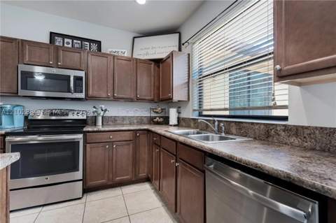 3653 SE 2nd Ct, Homestead FL - photo 11 of 34