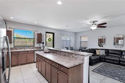3653 SE 2nd Ct, Homestead FL - photo 12 of 34