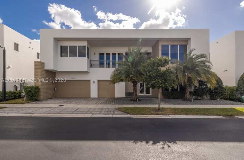 5 bedroom SingleFamilyResidence at 10250 NW 75th Ter, Doral Commons Residential, Doral — photo 1