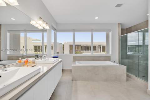 10250 NW 75th Ter, Doral FL - photo 12 of 20