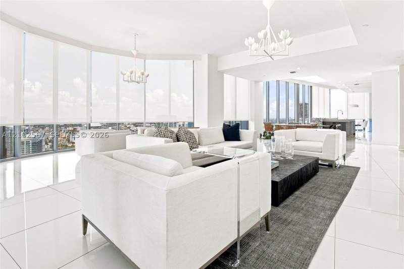 3 bedroom Condominium at 200 Biscayne Boulevard Way 5302, Epic West Condo, Miami — photo 2