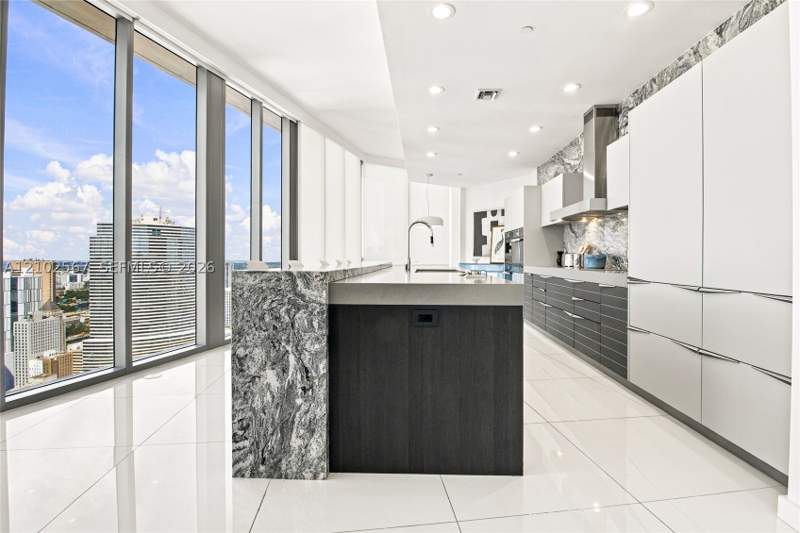 3 bedroom Condominium at 200 Biscayne Boulevard Way 5302, Epic West Condo, Miami — photo 5