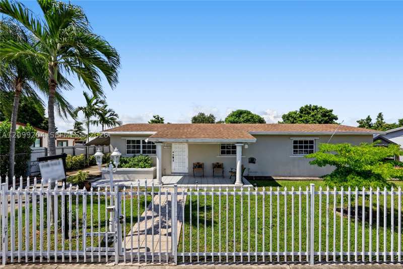 3 bedroom SingleFamilyResidence at 19360 SW 115th Ave, South Miami Heights 1st A, Miami — photo 1