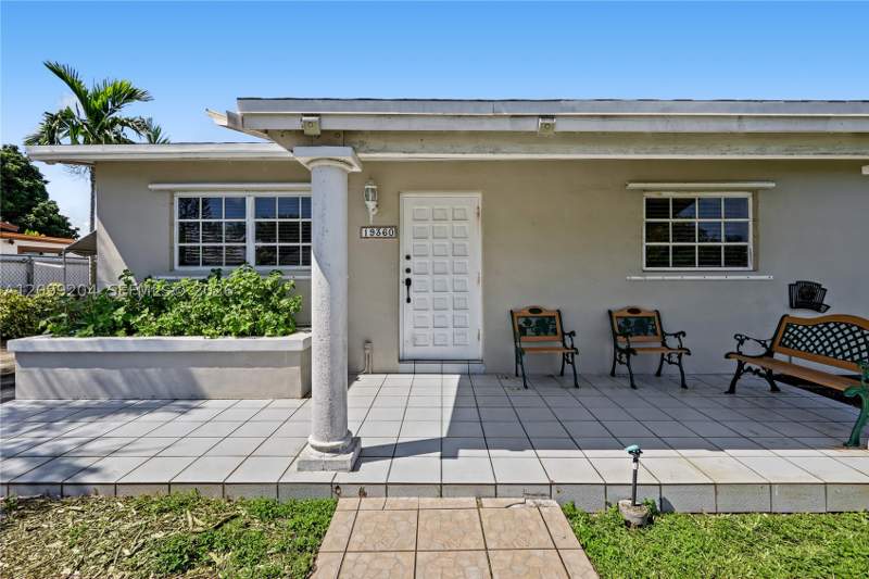 3 bedroom SingleFamilyResidence at 19360 SW 115th Ave, South Miami Heights 1st A, Miami — photo 4