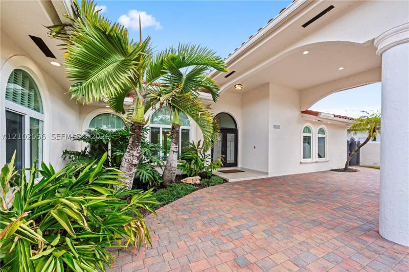 4 bedroom SingleFamilyResidence at 14341 SW 22nd St, P V C Estates, Miami — photo 2