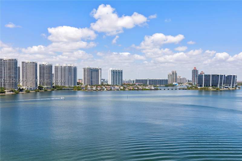 2 bedroom Condominium at 251 174th St 1219, Winston Towers 200, Sunny Isles Beach — photo 3