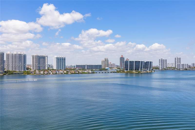 2 bedroom Condominium at 251 174th St 1219, Winston Towers 200, Sunny Isles Beach — photo 4