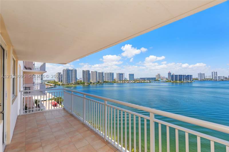 2 bedroom Condominium at 251 174th St 1219, Winston Towers 200, Sunny Isles Beach — photo 5
