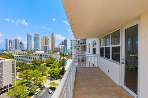 251 174th St 1219, Sunny Isles Beach FL - photo 8 of 39