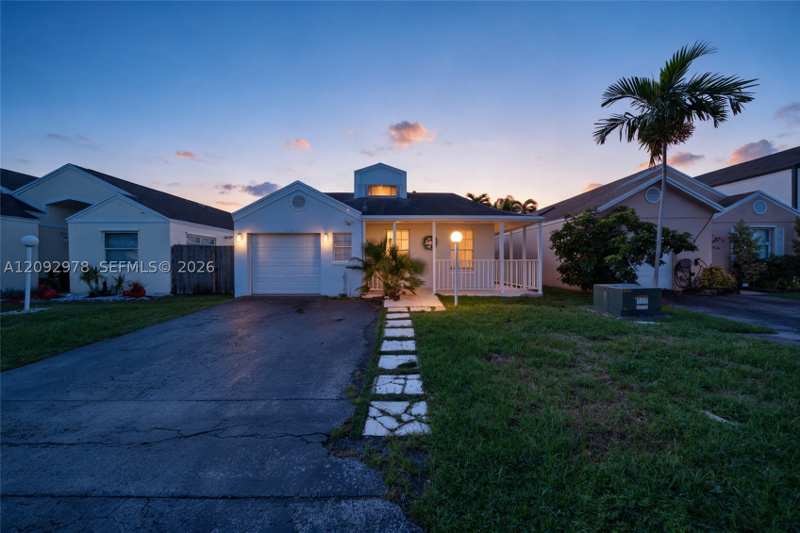 3 bedroom SingleFamilyResidence at 10024 SW 222nd St, Lakes By The Bay Sec 6, Cutler Bay — photo 1