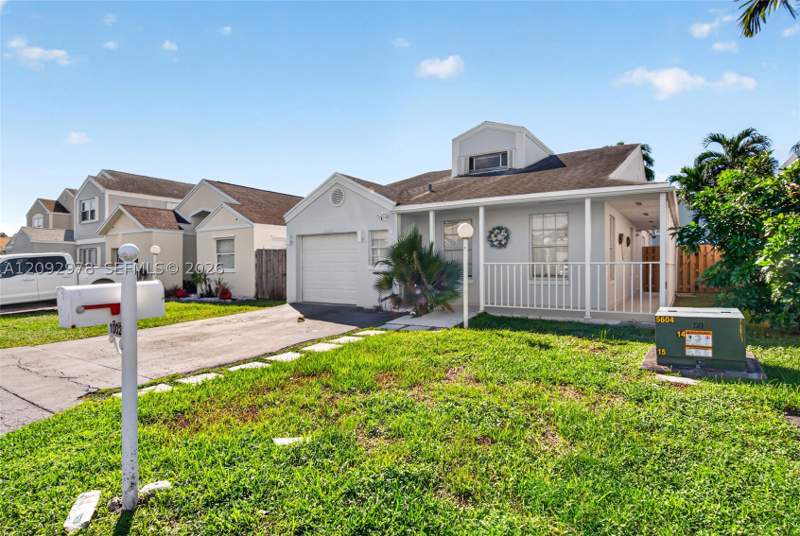 3 bedroom SingleFamilyResidence at 10024 SW 222nd St, Lakes By The Bay Sec 6, Cutler Bay — photo 4