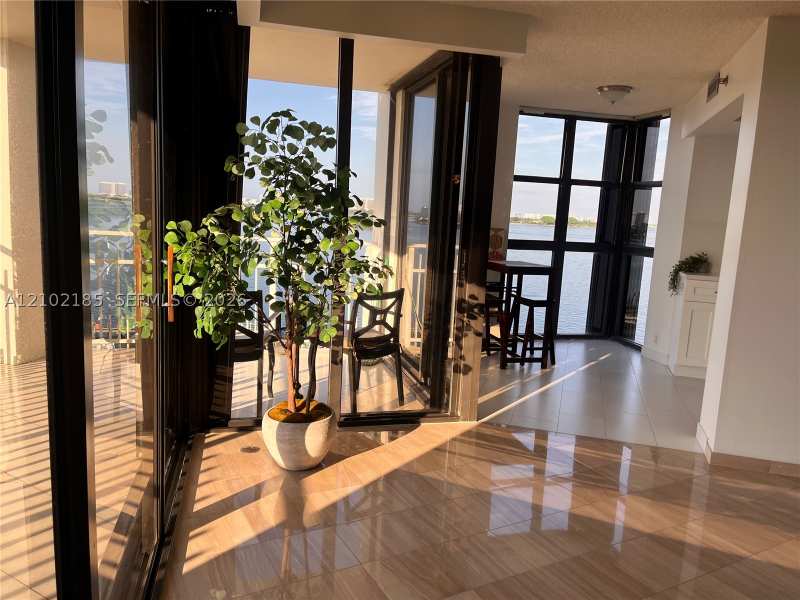 2 bedroom Condominium at 4000 NE Towerside Ter 1101, The Towers Of Quayside Co, Miami — photo 1