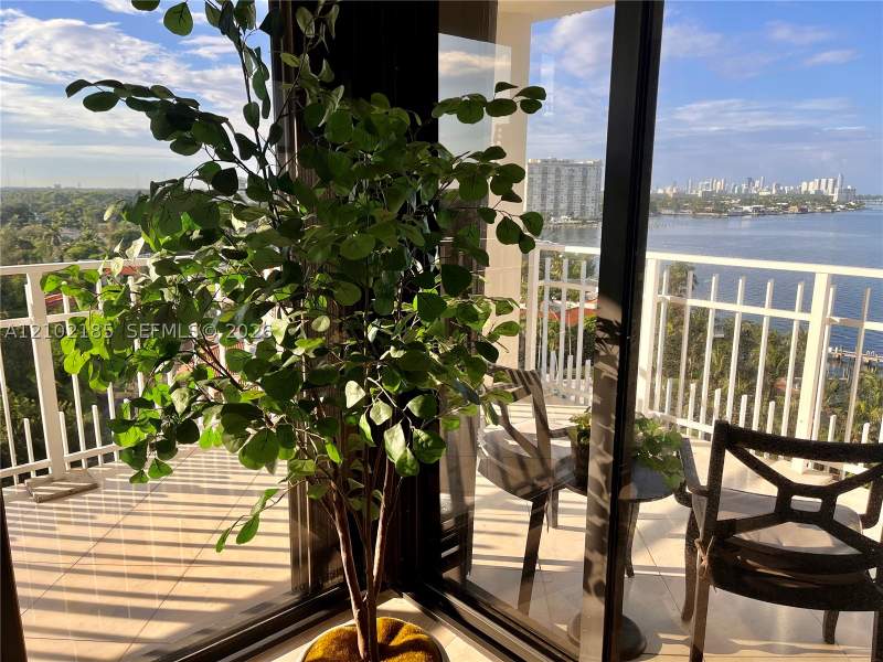 2 bedroom Condominium at 4000 NE Towerside Ter 1101, The Towers Of Quayside Co, Miami — photo 2