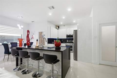 18112 NW 91st Ct, Hialeah FL - photo 12 of 40