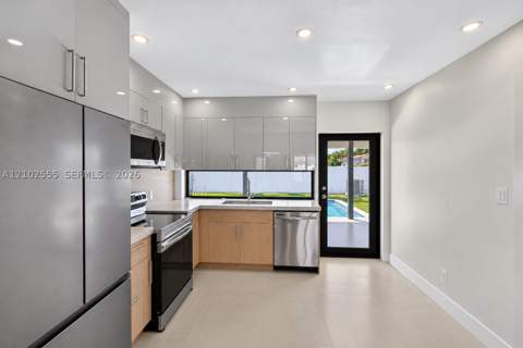 4752 SW 1st St, Miami FL - photo 10 of 32