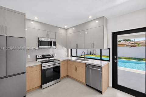 4752 SW 1st St, Miami FL - photo 11 of 32