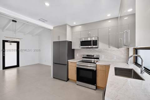 4752 SW 1st St, Miami FL - photo 12 of 32