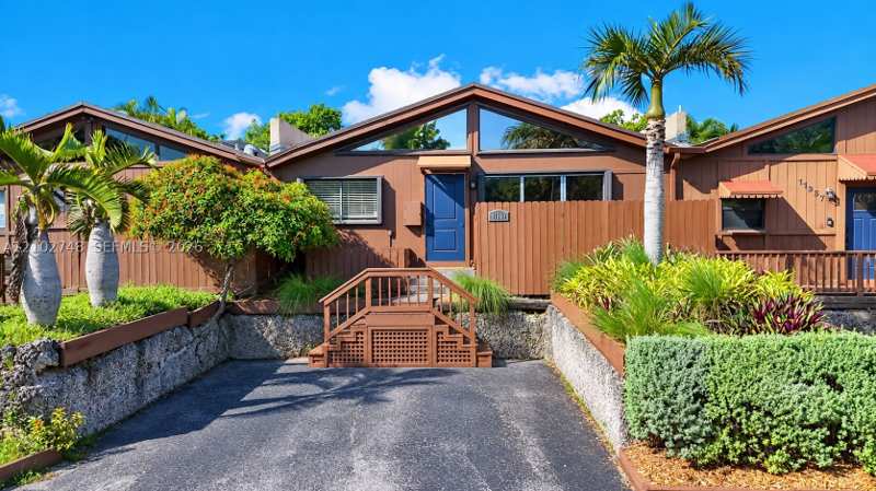 2 bedroom Townhouse at 11339 SW 112th Cir Ln N, Killian Pines Townhouses, Miami — photo 1