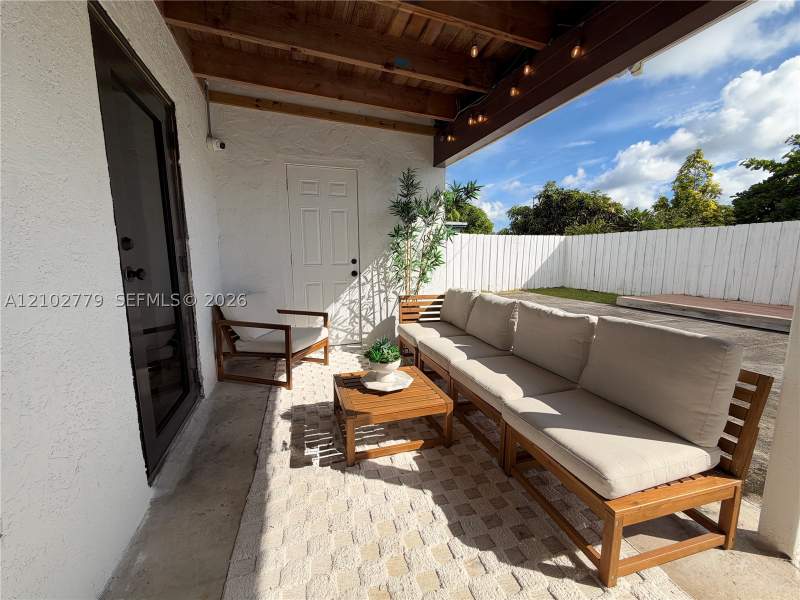5 bedroom SingleFamilyResidence at 14643 SW 104th Ave, Richmond Hgts Ests 3rd Ad, Miami — photo 5