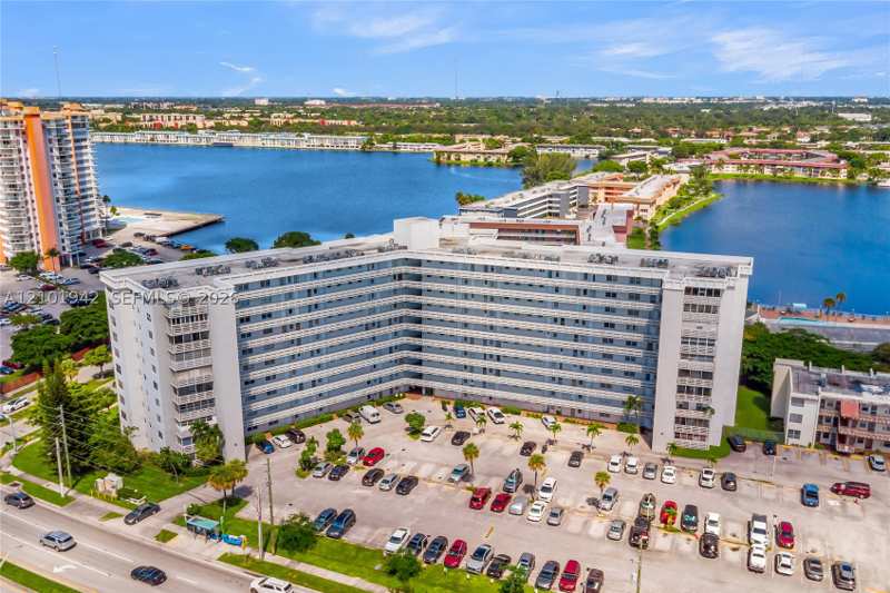 1 bedroom Condominium at 1401 NE Miami Gardens Dr 892, Fifith Moorings Condo, Miami — photo 1