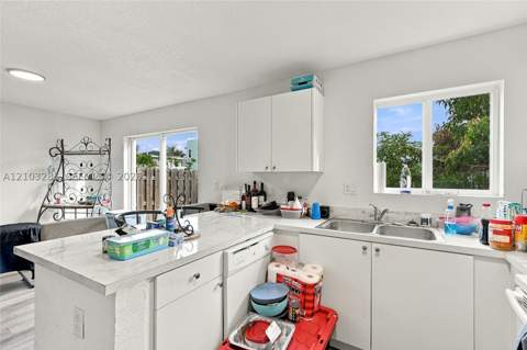 211 SW 6th Ln, Florida City FL - photo 11 of 29